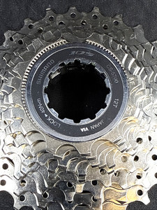 Cassette Shimano 105 10V 12-27t CS-5700 - Acier - Japon - Occasion
