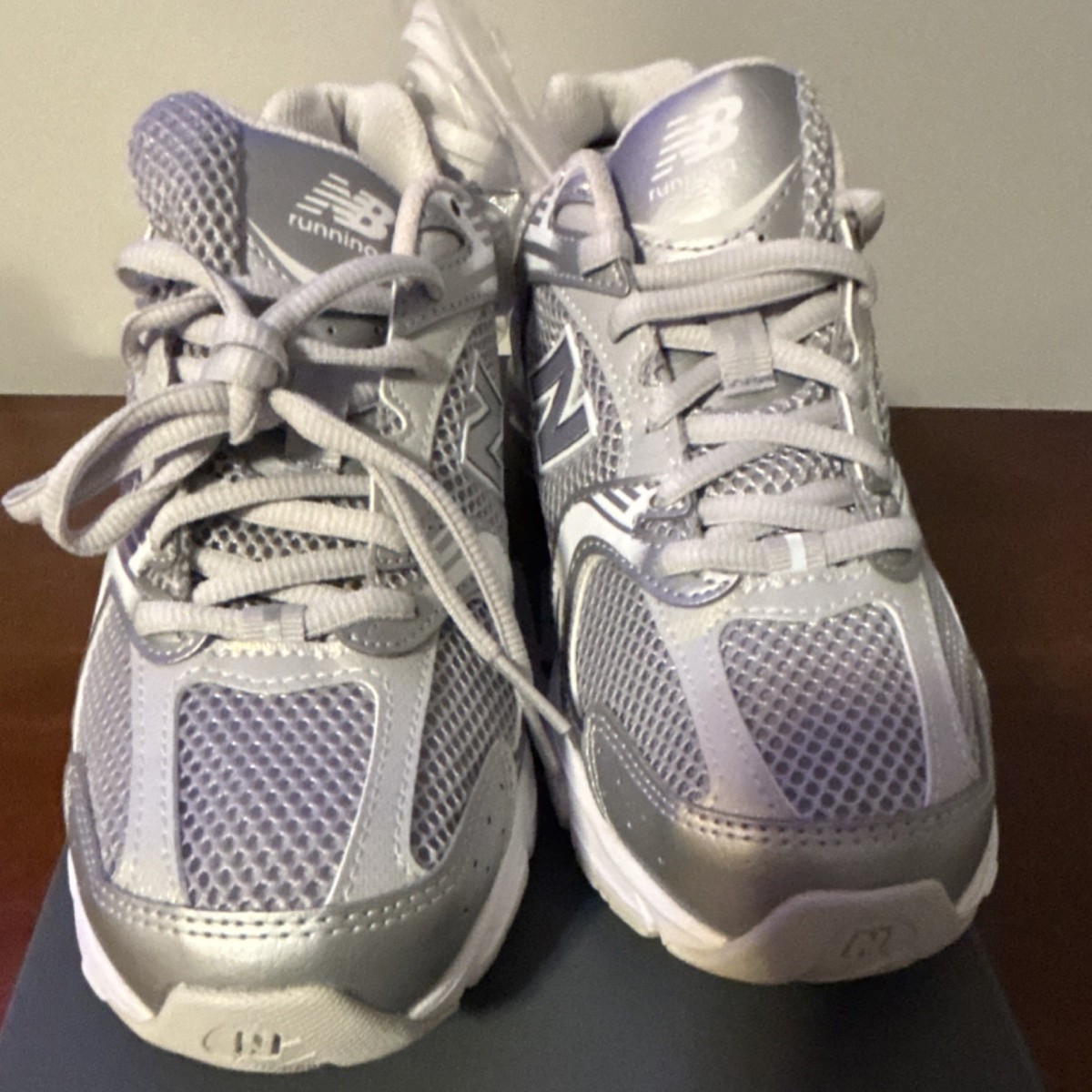 New Balance 5307イ卜 ·イビ一·シルバー New Balance 530 Silver Metallic Moonbeam MR530RS Men's Low Top