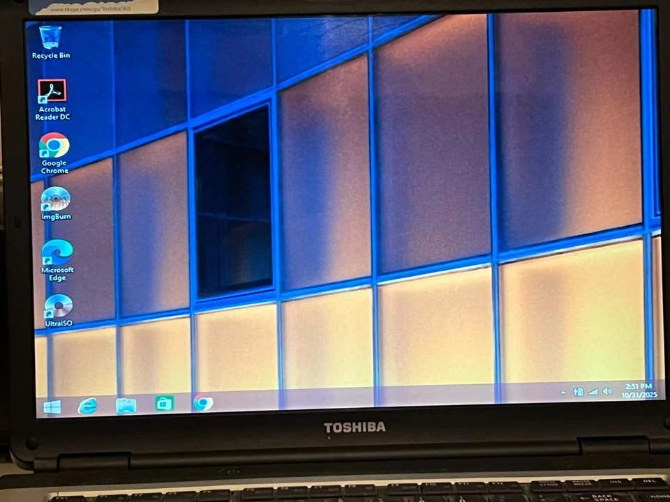 TOSHIBA SATELLITE L305D-S5900, AMD Athlon 64x2, 4GB, 250GB SSD, Win 8.1 Pro Foto 4 de 4