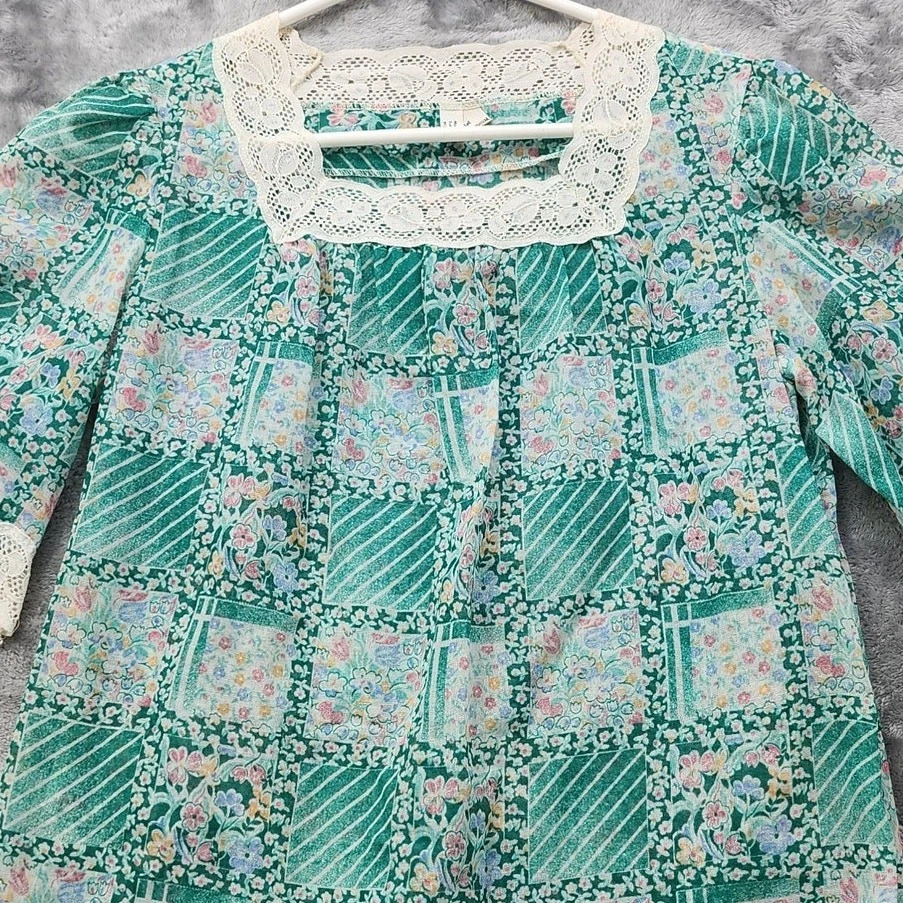 Vintage 70s Top Womens XS Green Patchwork Floral Lace Square Neck Peasant Boho - Image 2 of 4
