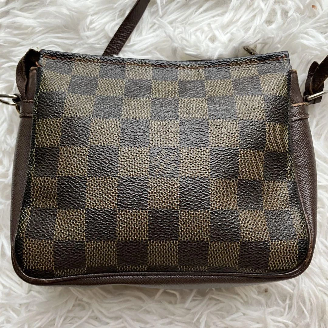 Extremely beautiful item Louis Vuitton Damier Truth Makeup Pouch