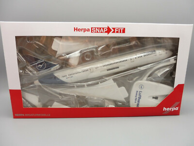 Lufthansa Boeing 787-9 1/200 Herpa Snap Fit 613453 D-ABPA Berlin