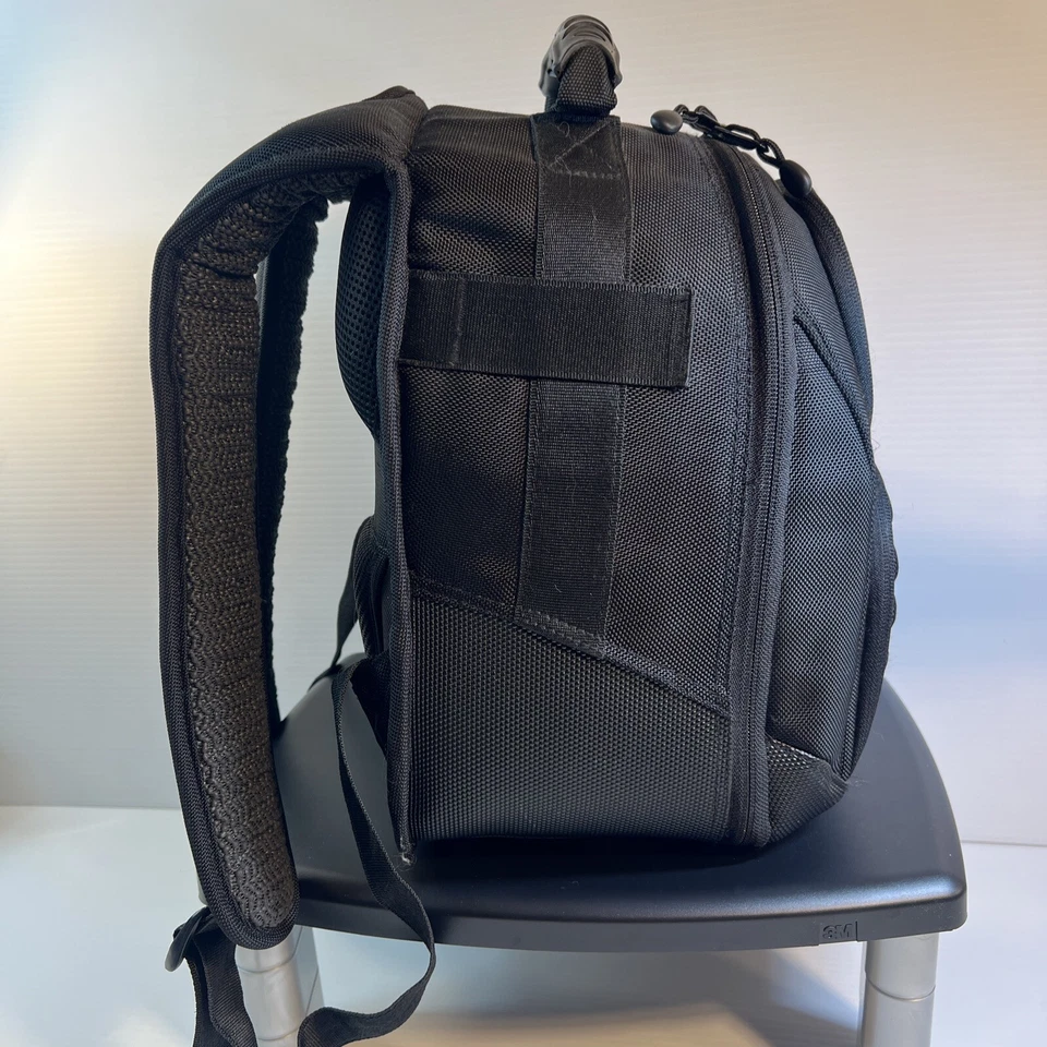 Quantaray Pro Urbangear U60 Nylon Padded DSLR Camera Bag Backpack - Image 4 of 4