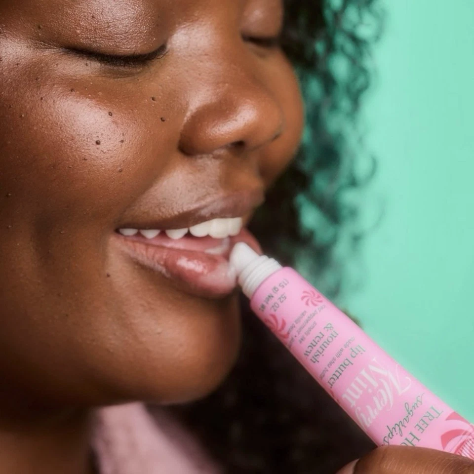 Tree Hut Merry Mint Holiday 5 juegos labios, exfoliante, gel de baño, niebla y mantequilla corporal Foto 4 de 4