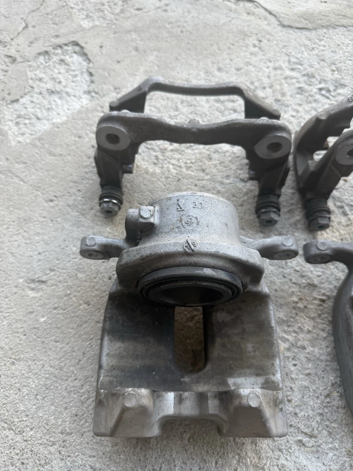 2019‑2024 BMW 330i G20 Set of 4 Brake Calipers Front Rear Left Right Genuine OEM - Image 4 of 4