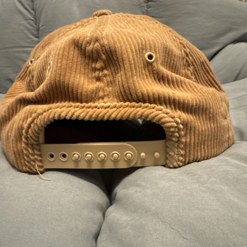 Sombrero trasero a presión de pana bordado Suzuki Cavalcade 1400 de colección raro 85-88 solamente Foto 3 de 4