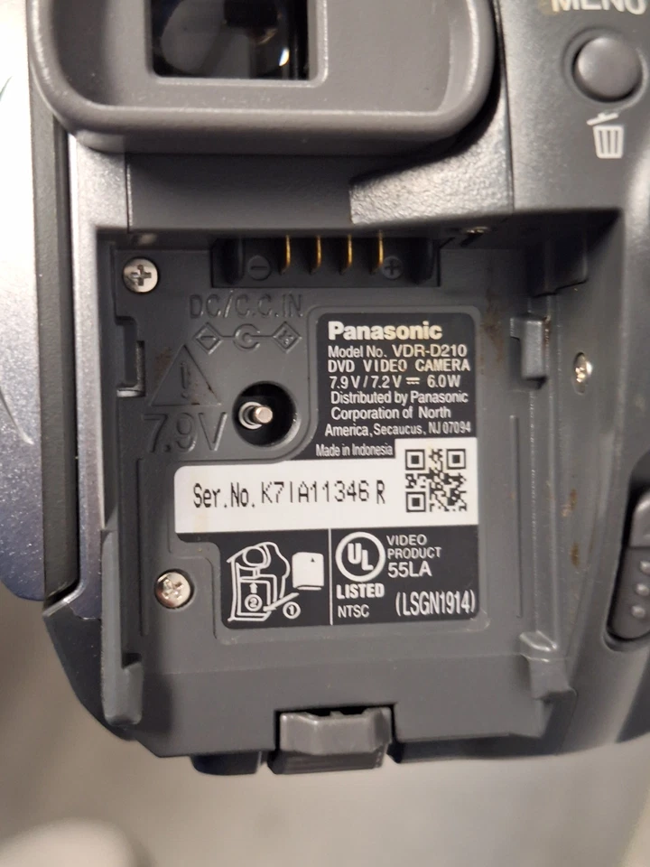 Panasonic VDR-D210 DVD Camcorder - Image 3 of 4