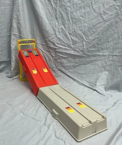 Vintage  HOT WHEELS  rare 2 in 1 Store & Race Carrying Case W/ Race Ramp