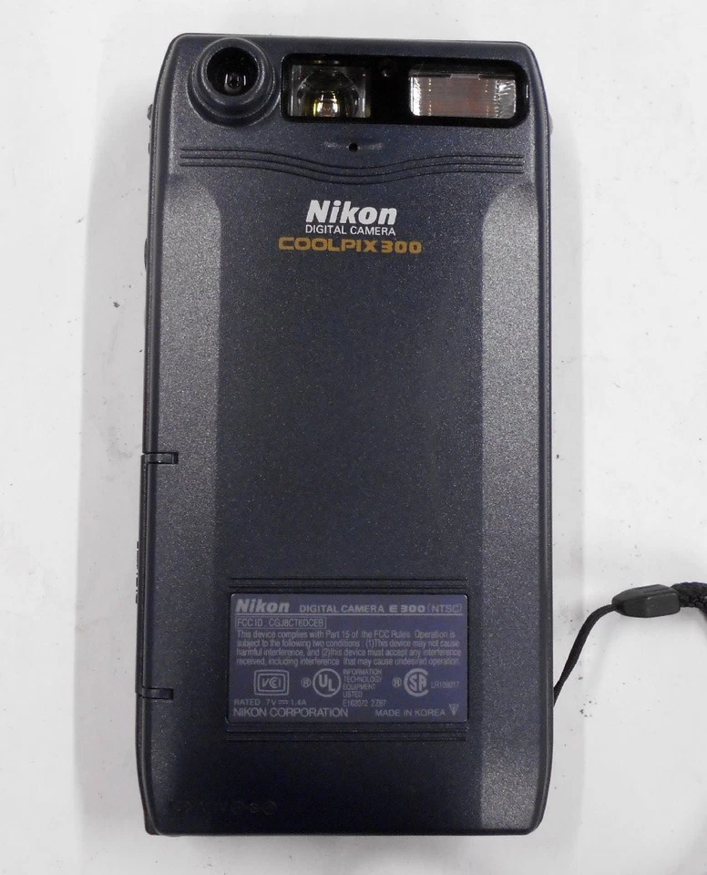 Excellent and fully working Nikon Coolpix E300 300 first Nikon digital camera! - Bild 4 von 4
