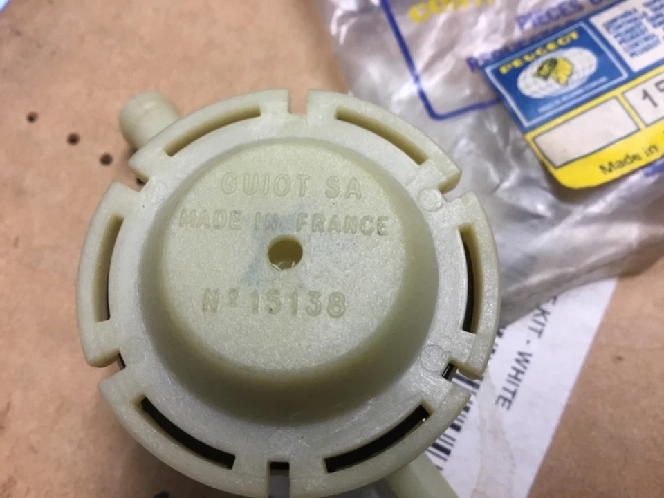 unidad combustible peugeot 504 505 guiot 15138 citroen Foto 2 de 3