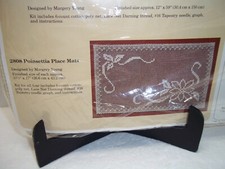Creative Circle Lace Net Darning Kit Poinsettia Place Mats 2808 Margery Young