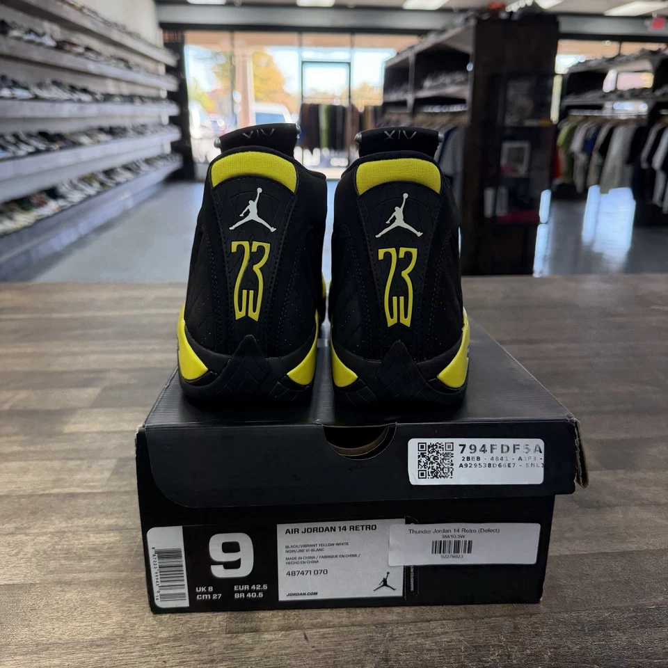 Talla 9 - Air Jordan 14 Retro Thunder (NUEVO) Foto 3 de 4