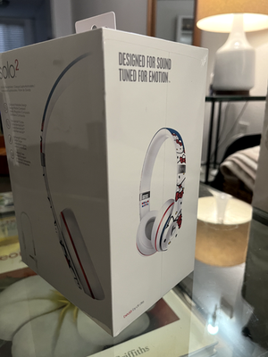 NEW & SEALED - Hello Kitty Beats by Dr. Dre Solo2 Special Edition