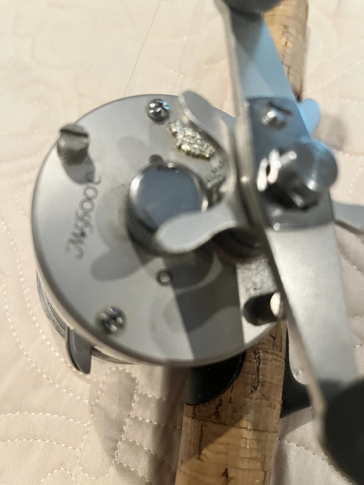 Combo de molinete Abu Garcia Morrum posto à mão 6 pés 8 polegadas (MLC681MH) e M5600C - Imagem 2 de 4