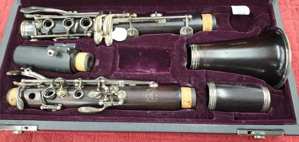 Clarinete Yamaha YCL-851II usado con estuche rígido Foto 2 de 4