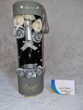 "Best by hand by heart"- Arrangement with Roses and @prosecco  