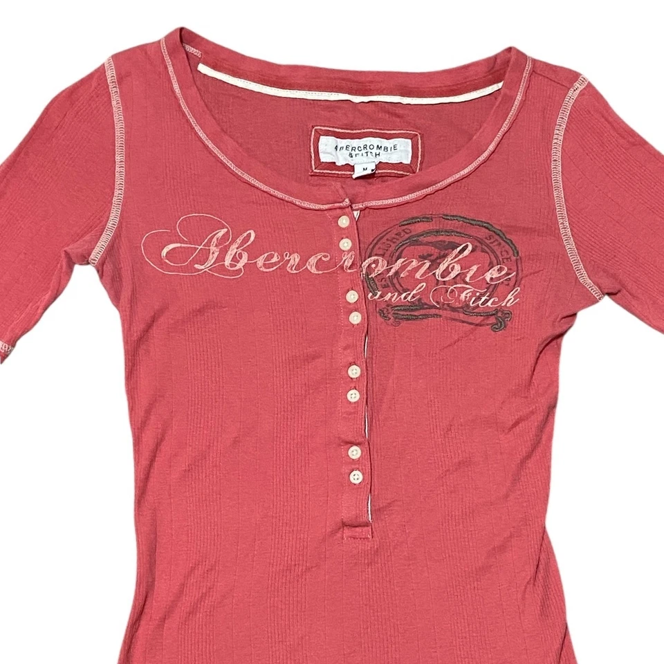 Top Abercrombie & Fitch Vintage Y2K Preppy Henley Acanalado Manga 3/4 Coral Talla M Foto 3 de 4