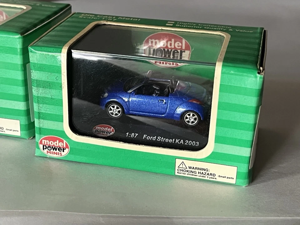 2 modelos Power Minis 1 Ford Street Ka 2003 y 1 Mercedes Benz CLK Cabriolet 2003 Foto 2 de 4
