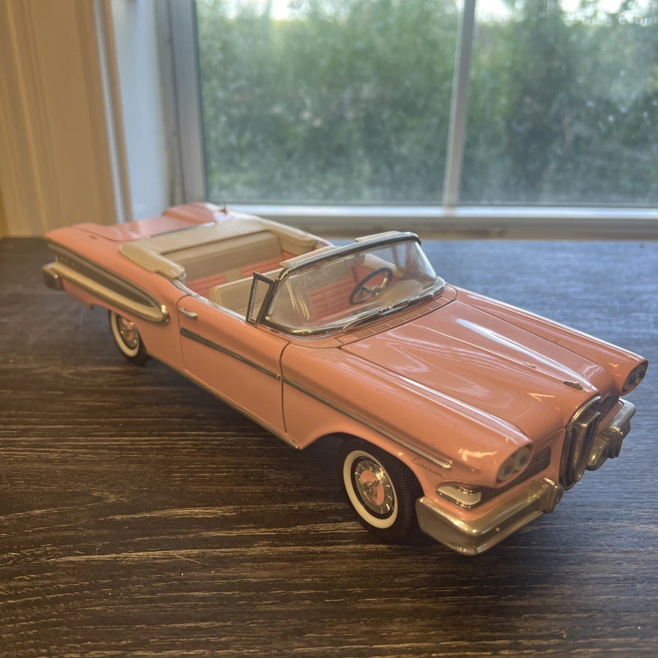 Road Signature Deluxe Edition 92298: 1958 Edsel Citation Pink Convertible 1:18 - Image 3 of 4