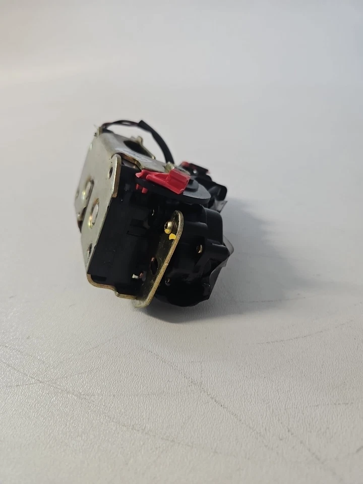 2001-2007 Chrysler Town & Country Rear Trunk Hatch Liftgate Lock Latch Actuator - Image 2 of 4