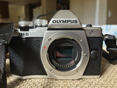 Olympus OM-D E-M10 Mark II Mirrorless Camera with 14-42mm