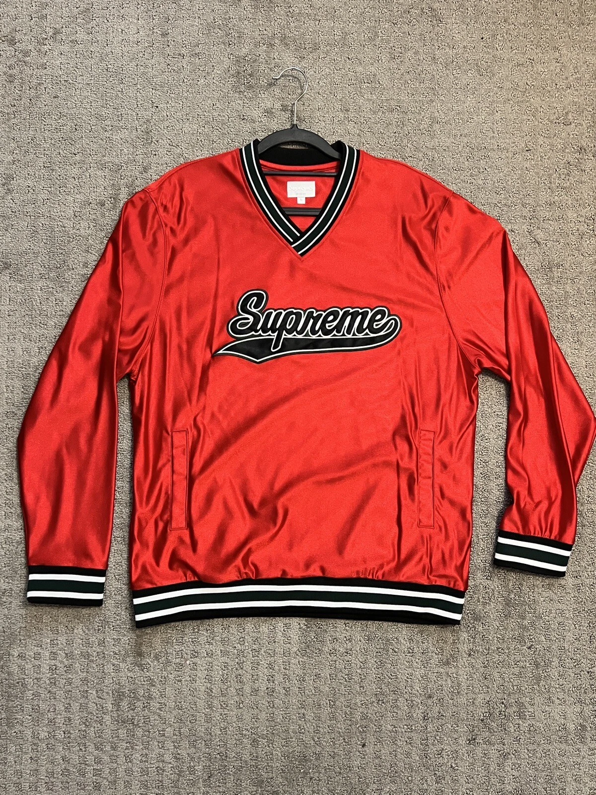 Logo de script de pull rouge Supreme