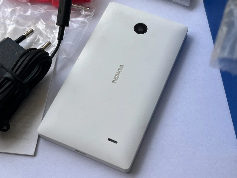Genuine Nokia X DS White Factory Unlocked Unused - inflated Battery - Image 3 of 4