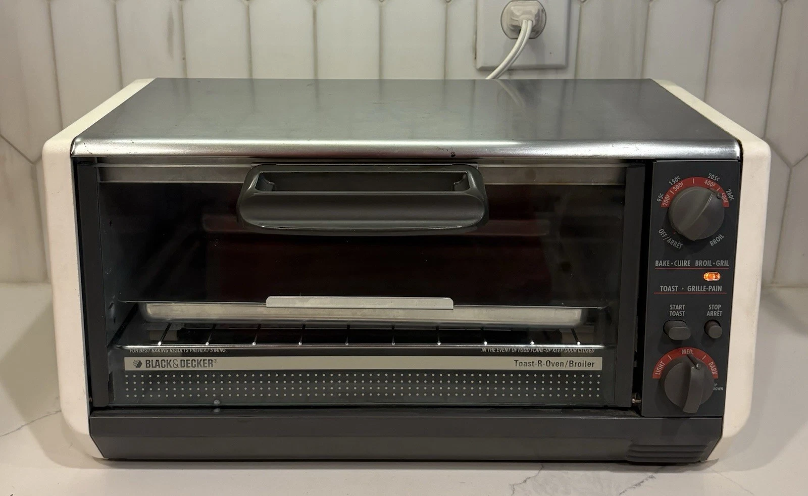 Black & Decker Spacemaker Under Cabinet Toast-R-Oven/Broiler TRO405 TY4