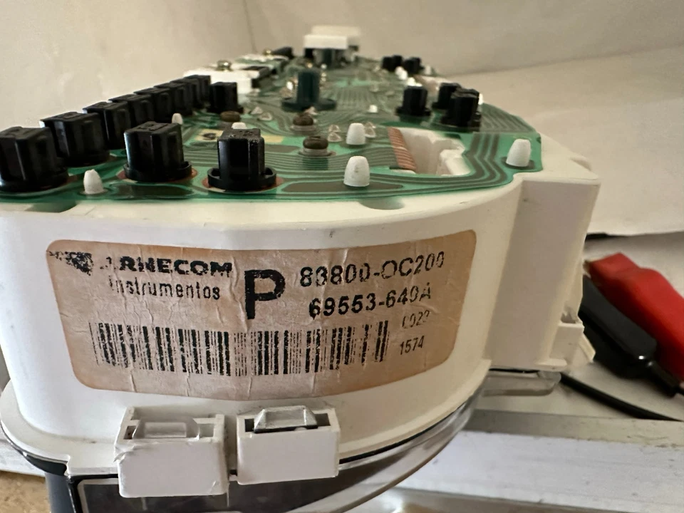 Cuadro de instrumentos velocímetro Toyota Tundra 2003 y 2004 6 cilindros. 143.280 millas Foto 3 de 3