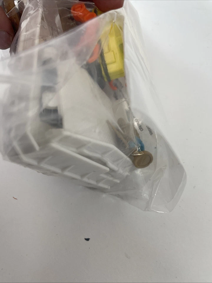 Vintage 1999 MATTEL MATCHBOX DEEP SEA EXPLORER PARTS Squid,Misc - Image 3 of 4