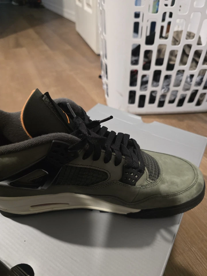 Air Jordan 4 Undefeated 2025 Foto 3 de 4