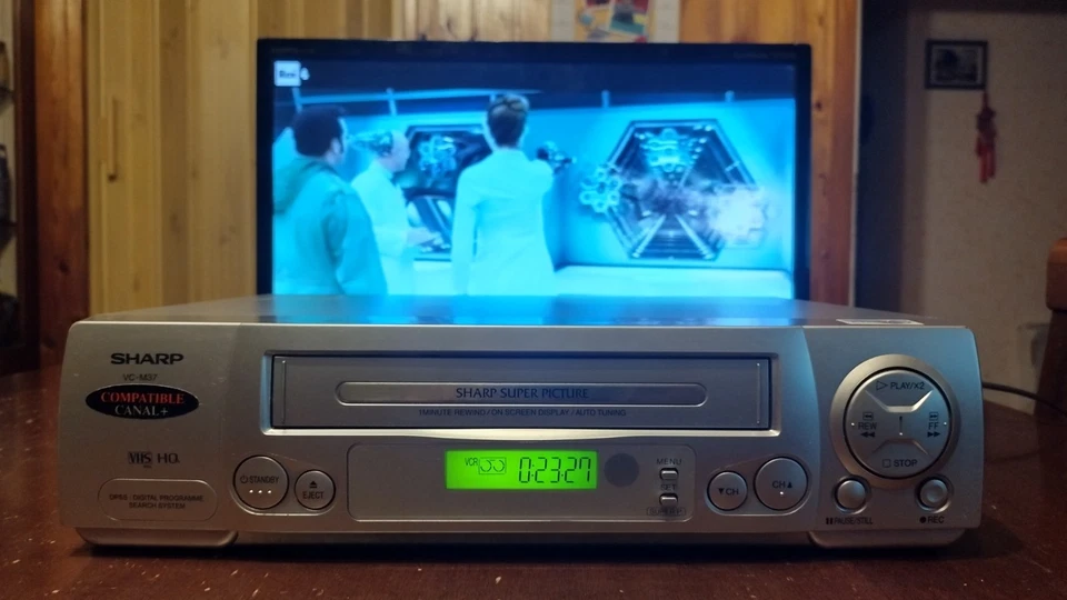 SHARP VC-M37 VIDEOREGISTRATORE 4 TESTINE REVISIONATO CON TELECOMANDO  - Immagine 2 di 4