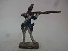 Stara cynowa figurka / Waterloo / Francuz stojący strzelający / wariant kolorystyczny 14