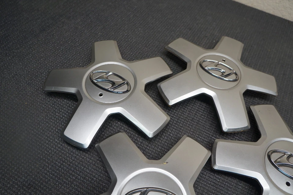 Juego de 4 tapacubos centrales de rueda OEM HYUNDAI SONATA 2015-2018 52960-C1500 GRIS Foto 2 de 4