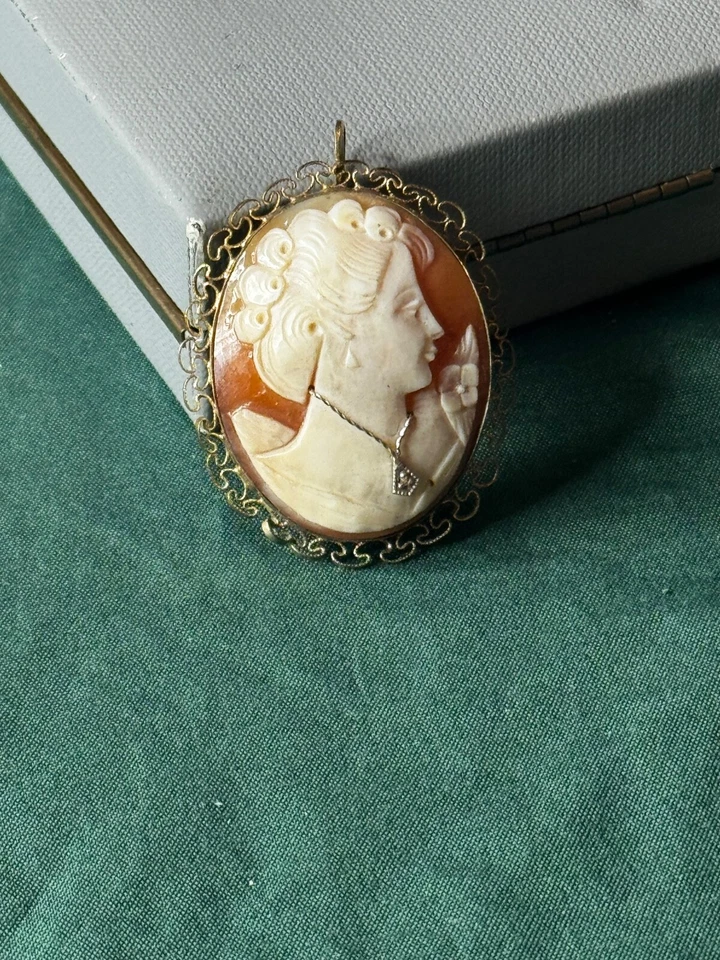 cameo senhora usando um broche de colar ou pingente de colar - Imagem 3 de 4