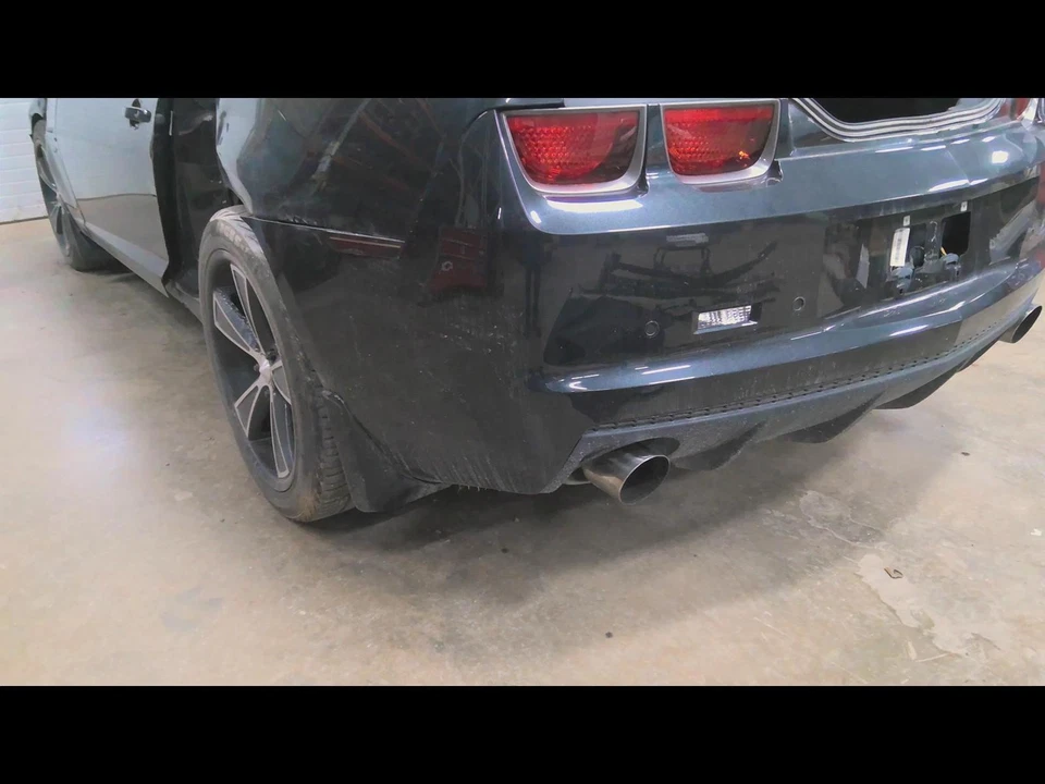 Used Rear Bumper Assembly Rear fits: 2012 Chevrolet Camaro w/rear park assist op Foto 4 de 4