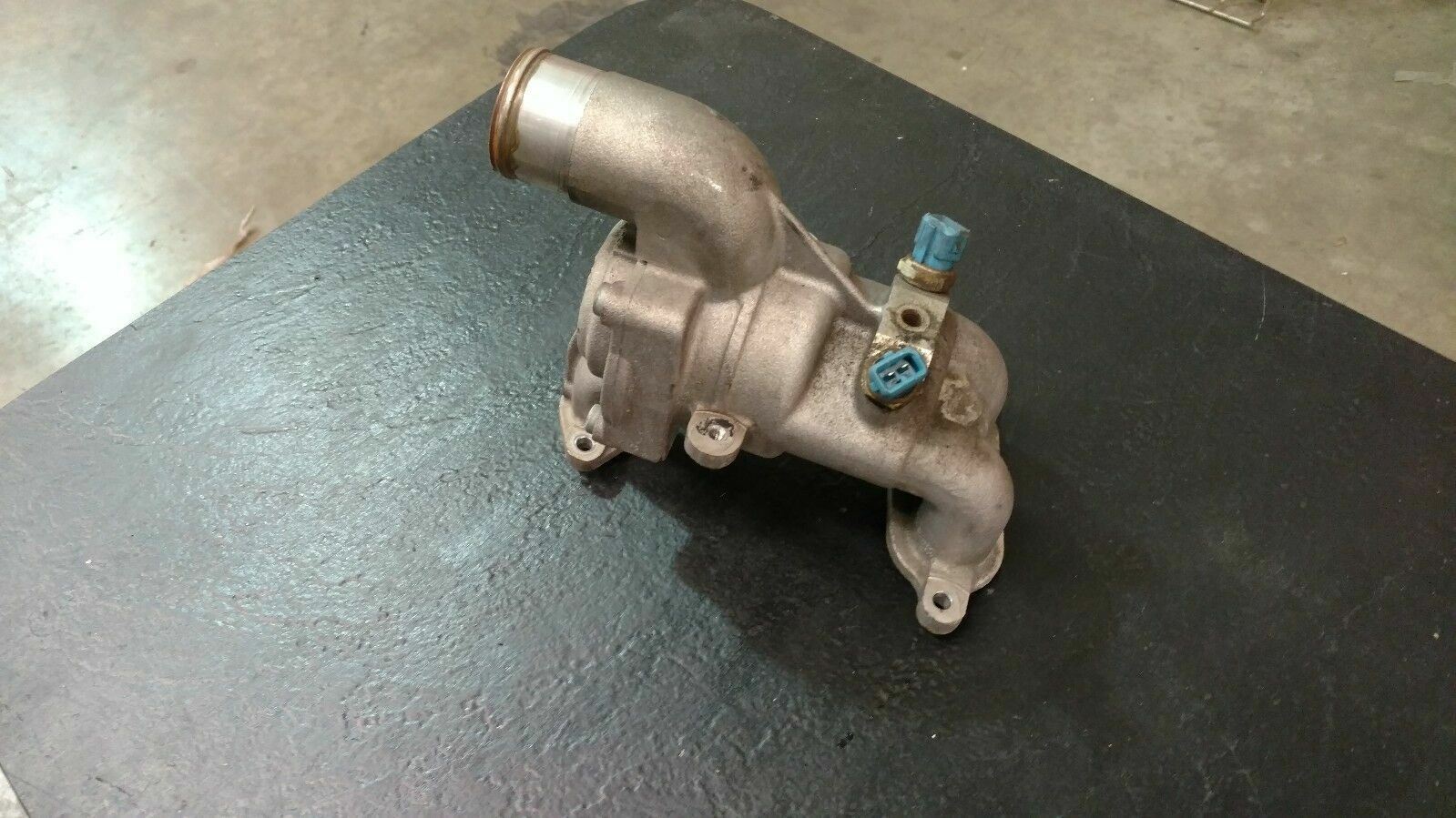 LAMBORGHINI MURCIELAGO LP640 LP670 WATER THERMOSTAT HOUSING BODY OEM 07M121115B 