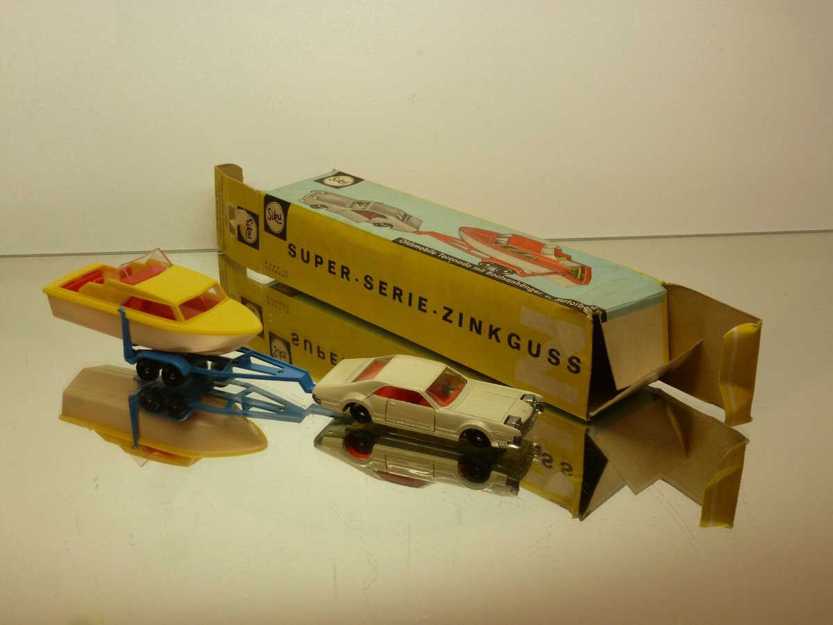 SIKU V297 OLDSMOBILE TORONADO +TRAILER + BOAT - L20.0cm RARE