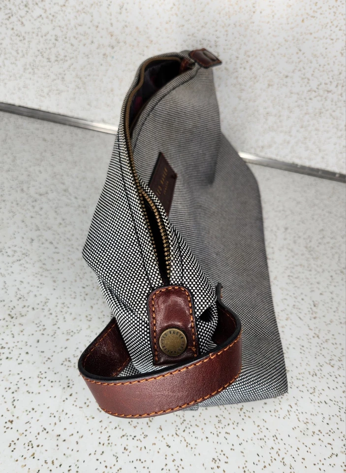 Ted Baker London Travel Makeup Bag Salt & Pepper with Leather 14x6 - Image 2 of 4