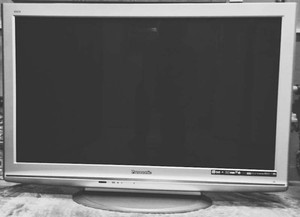 Panasonic TX-P42S10ES auf Standfuß