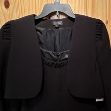 Tahari Arthur S. Levine Women's 6 Black SUIT Sheath Scoop Neck and Crop Jacket