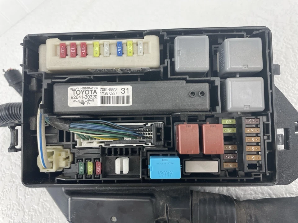 Módulo de fusible de relé de integración Lexus GS350 2013-2016 OEM 82641-30320 Foto 2 de 4