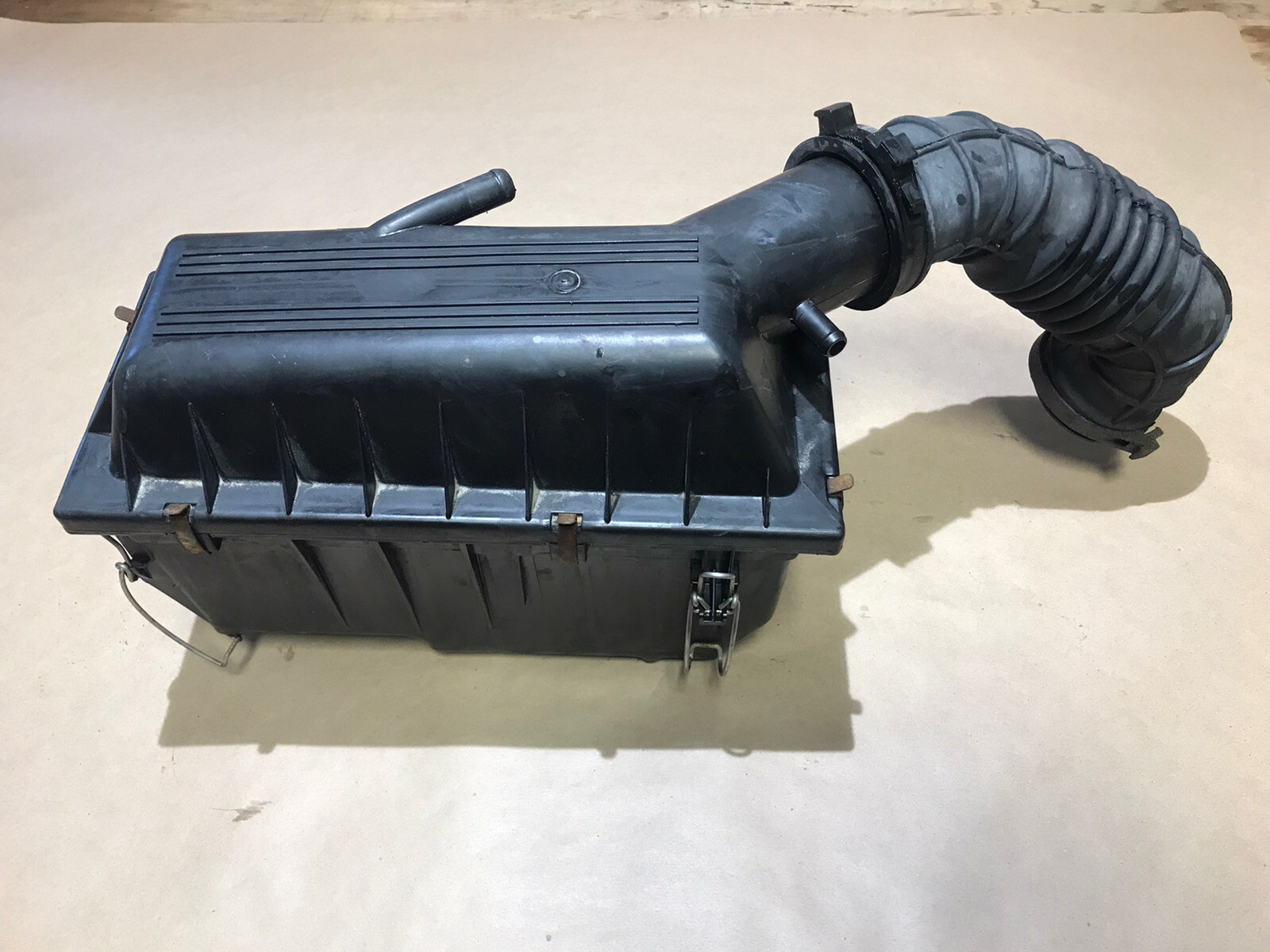 Total 105+ imagen 1988 jeep wrangler air filter housing Abzlocal.mx