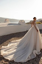 Glitter A-line Wedding Dresses Bridal Gowns Beadings Long Sleeveless Tulle