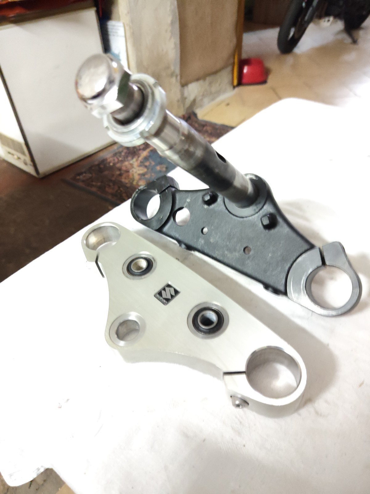 PIASTRA PER FORCELLA ORIGINALE SUZUKI INTRUDER C 800 DEL 2010