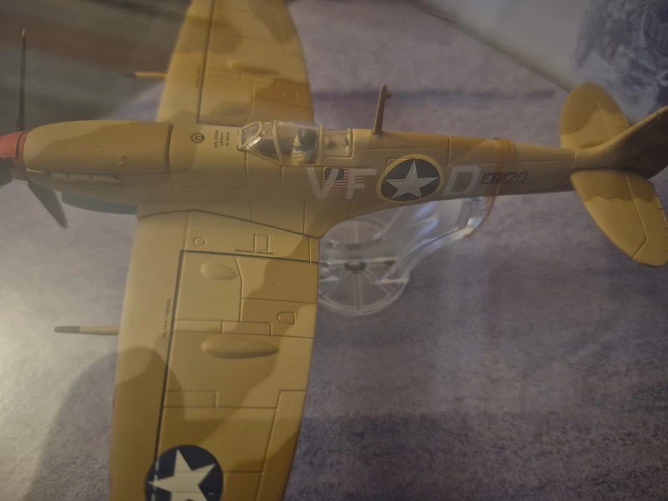 Corgi Aviation Supermarine Spitfire MkVC USAAF Western Desert 1943 AA31913 1:72  - Image 3 of 4