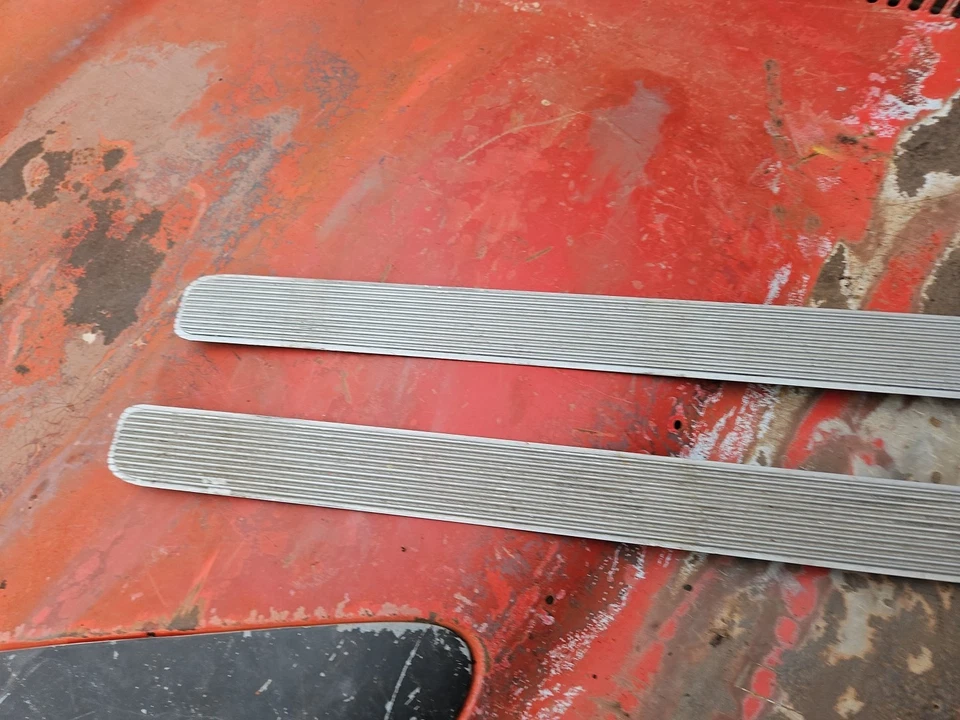 Plymouth Road Runner GTX 1969 Air Grabber capó cuchara corte de aire insertos acanalados  Foto 3 de 4