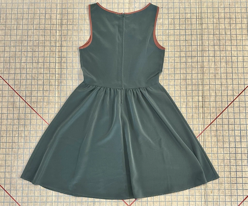 Mini Vestido Vintage Ajuste y Acampanado Contraste Elastizado Sin Mangas Plisado Verde Rosa Foto 3 de 4