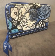 Vera Bradley Turn lock Wallet Clutch White Blue Bayou 2 ID Pocket Zip Credit