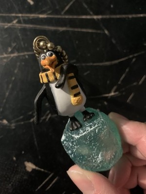 Playing Mantis 2004 Santa Claus Is Coming To Town Penguin on Ice ClipOn KeyChain